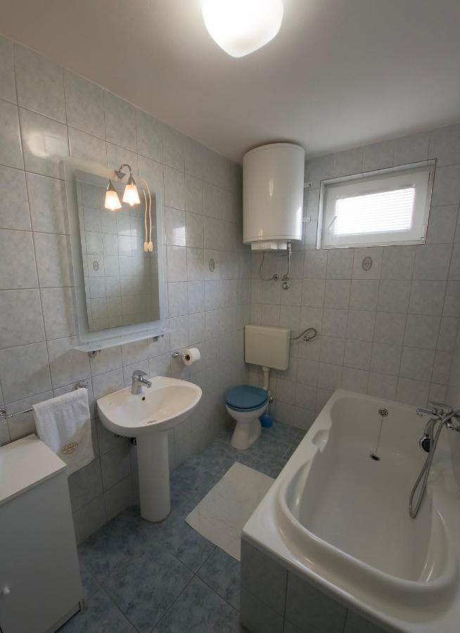 Apartments Cacija Trogir Bagian luar foto
