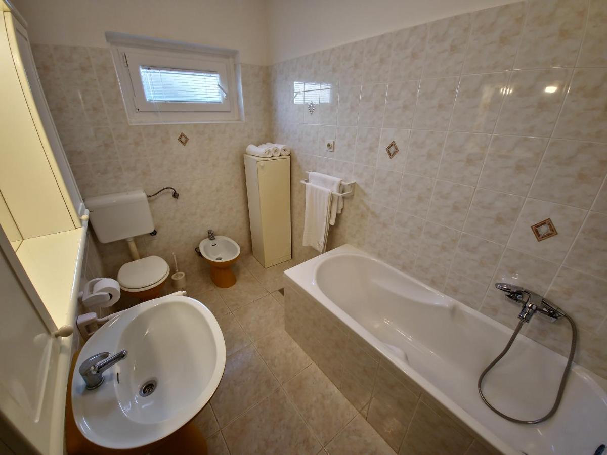 Apartments Cacija Trogir Bagian luar foto